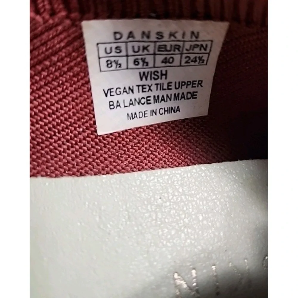 Danskin Wish‎ Women's Size 8.5 Burgundy Knit Loafers Flat Shoes Red Fall Comfort